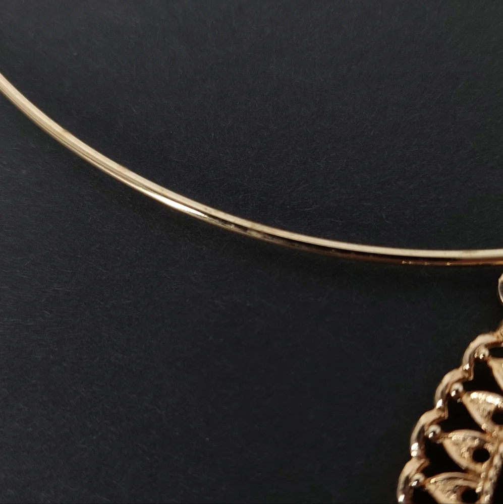Vintage Sarah Coventry Gold Tone Teardrop Choker Necklace